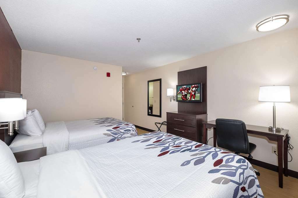 Red Roof Inn Plus Raleigh Downtown Ncsu Conv Center Room photo