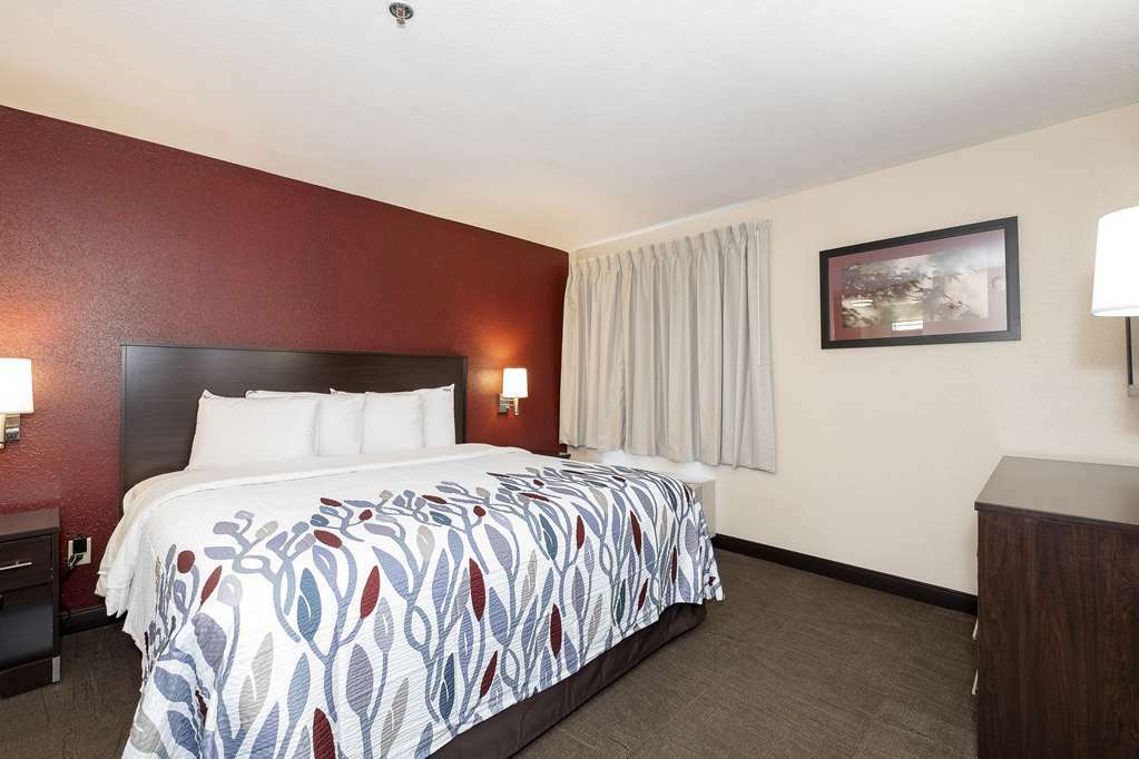 Red Roof Inn Plus Raleigh Downtown Ncsu Conv Center Room photo
