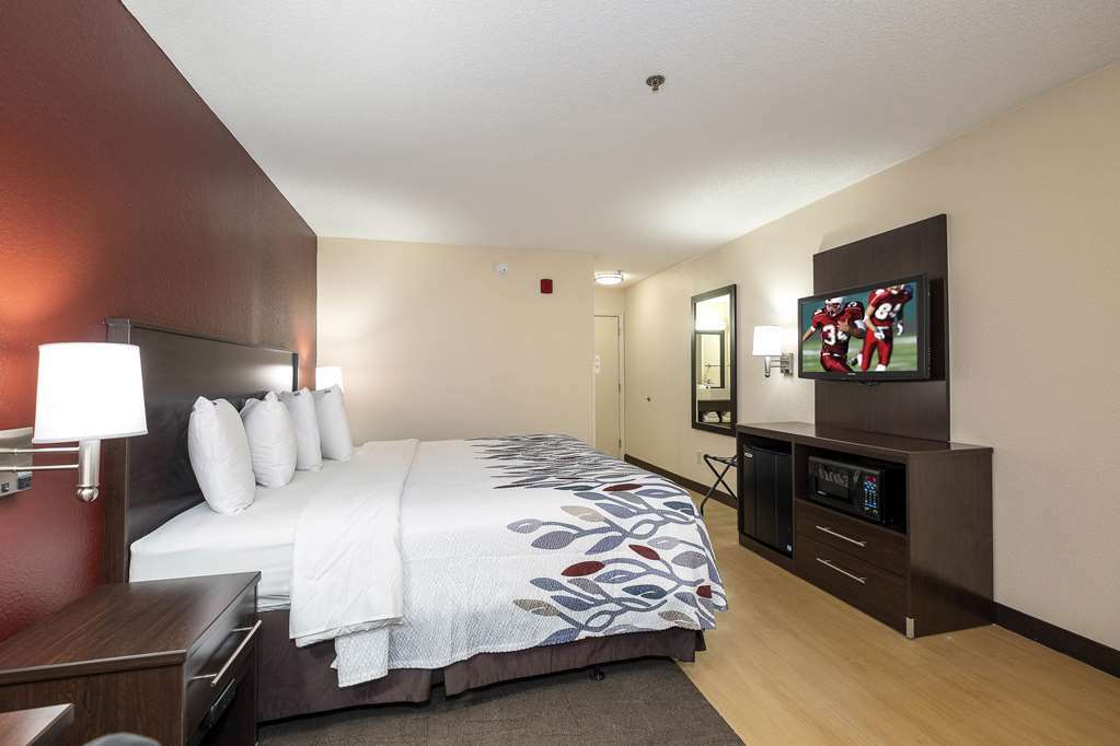 Red Roof Inn Plus Raleigh Downtown Ncsu Conv Center Room photo
