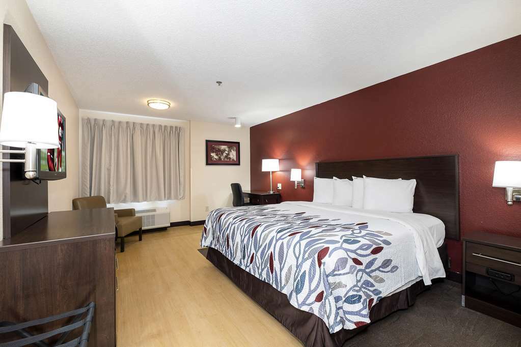 Red Roof Inn Plus Raleigh Downtown Ncsu Conv Center Room photo